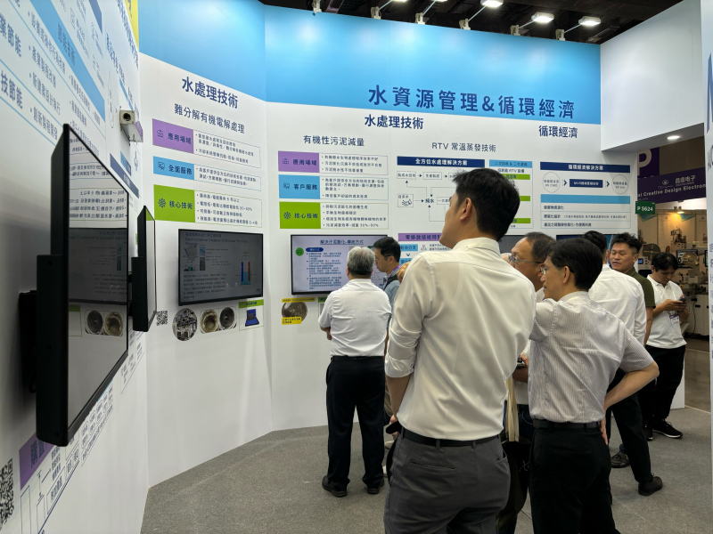 友達以深厚的智慧製造經驗發展永續戰略，積極延伸價值鏈，轉化成可供外界使用的綠色智慧服務，進軍SEMICON Taiwan 2024，提供半導體產業鏈打造AI世代的永續即戰力。